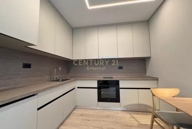 Shtepi ne shitje Apartament ne Tirane, 3+1, Mobilimi E mobiluar, Pagesa 365,000  Euro.