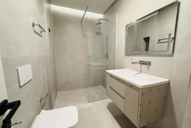 Shtepi ne shitje Apartament ne Tirane, 3+1, Mobilimi E mobiluar, Pagesa 365,000  Euro.