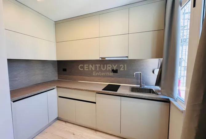 Shtepi ne shitje Apartament ne Tirane, 3+1, Mobilimi E mobiluar, Pagesa 365,000  Euro.