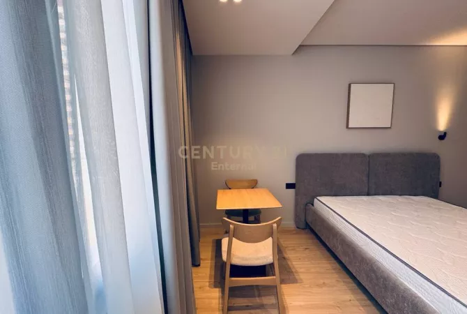 Shtepi ne shitje Apartament ne Tirane, 3+1, Mobilimi E mobiluar, Pagesa 365,000  Euro.