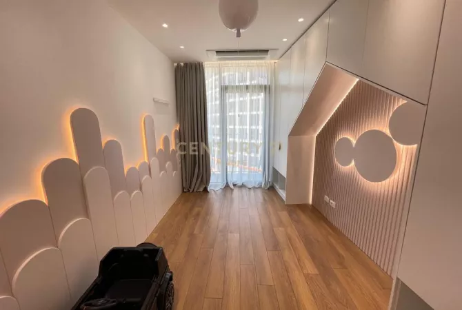 Shtepi me qera Apartament ne Tirane, 2+1, Mobilimi E mobiluar, Pagesa 1,900  Euro.