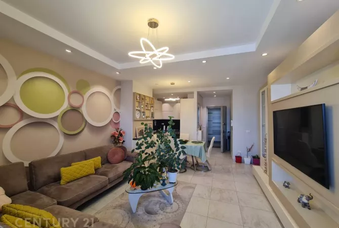 Shtepi me qera 2+1 ne Tirane - 1,800 Euro