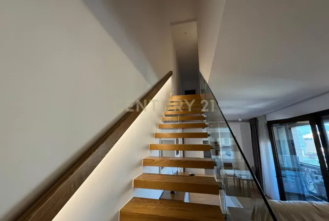 Shtepi me qera Duplex(shtepi me 2 kate) ne Tirane, 3+1, Mobilimi E mobiluar, Pagesa 1,500  Euro.