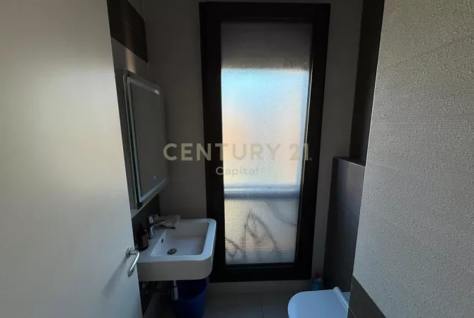 Shtepi me qera Duplex(shtepi me 2 kate) ne Tirane, 3+1, Mobilimi E mobiluar, Pagesa 1,500  Euro.