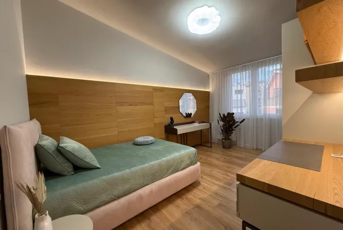 Shtepi ne shitje Papafingo(kati i catise) ne Tirane, 3+1, Mobilimi E mobiluar, Pagesa 440,000  Euro.