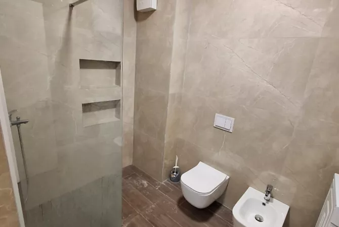 Shtepi me qera Apartament ne Tirane, 3+1, Mobilimi E mobiluar, Pagesa 850  Euro.