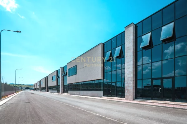 Ambient biznesi ne shitje 4+1 ne Tirane - 1,500,000 Leke