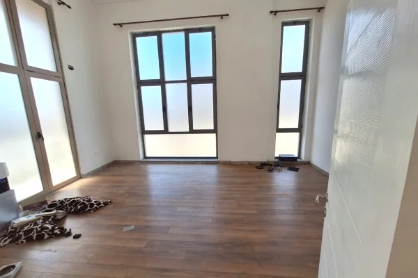 Ambient biznesi ne shitje 3+1 ne Tirane - 450,000 Euro