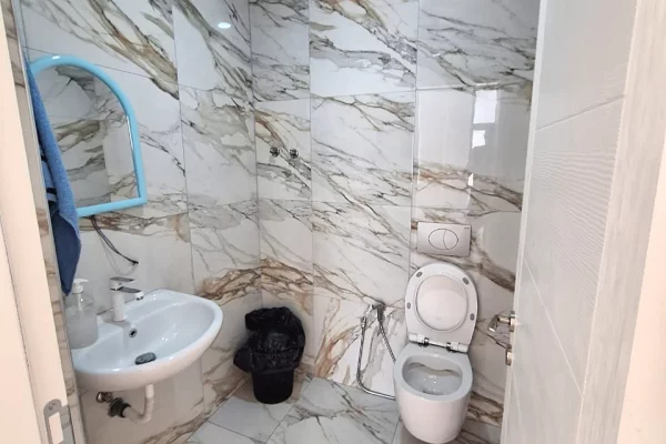 Ambient biznesi ne shitje 3+1 ne Tirane - 450,000 Euro