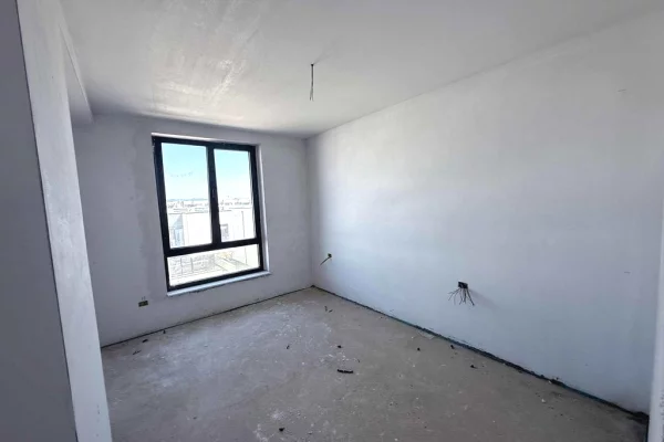 Shtepi ne shitje Apartament ne Durres, 1+1, Mobilimi Bosh, pa mobiluar, Pagesa 145,000  Euro.