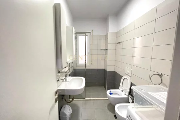 Shtepi ne shitje Apartament ne Durres, 2+1, Mobilimi E mobiluar, Pagesa 214,000  Euro.