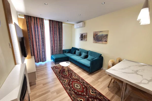 Shtepi me qera 2+1 ne Tirane - 1,200 Euro