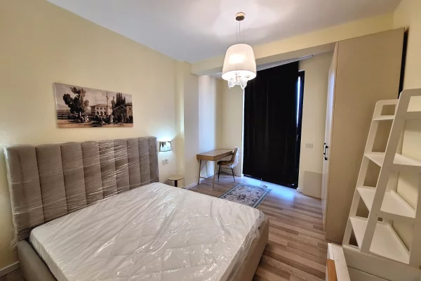 Shtepi me qera Apartament ne Tirane, 2+1, Mobilimi E mobiluar, Pagesa 1,200  Euro.