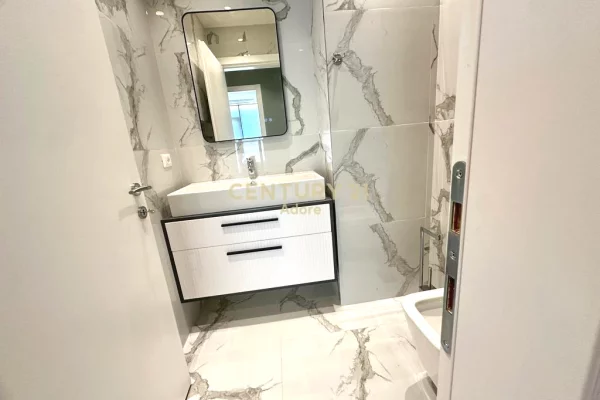 Ambient biznesi me qera 3+1 ne Tirane - 1,400 Euro