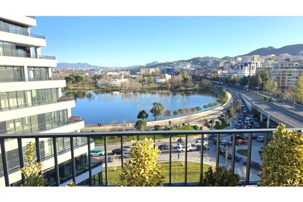 Shitet Apartament 3+1+2 Parkime ne Lake View!!