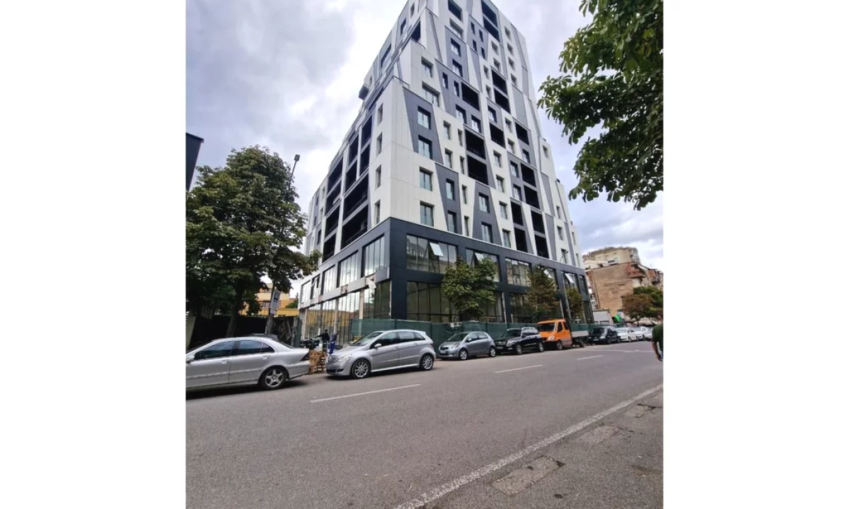 CORNER, BUZE RRUGE KRYESORE 160M2 Ambient Komercial me Qira – Rruga e Barrikadave, Qender, Tirane