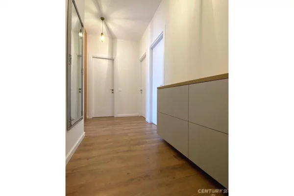 Shtepi ne shitje Apartament ne Tirane, 2+1, Mobilimi E mobiluar, Pagesa 242,000  Euro.