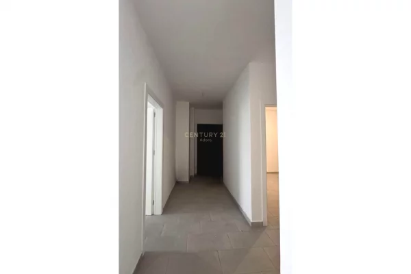 Apartment for sale in Tirana 3+1, Emty
