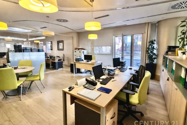 Ambient biznesi me qera 3+1 ne Tirane - 9,000 Euro