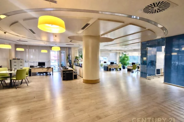 Zyra Premium me qira ne nje nga zonat me prestigjioze te Tiranes!