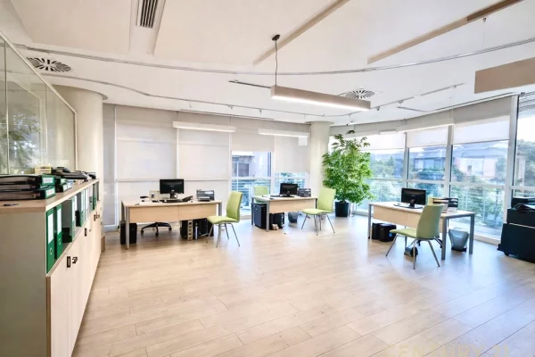 Zyra Premium me qira ne nje nga zonat me prestigjioze te Tiranes!