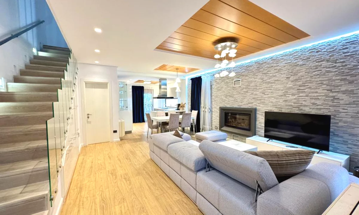 Shtepi me qera Vila Luksoze ne Tirane, 3+1, Mobilimi E mobiluar, Pagesa 2,500  Euro.