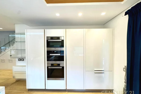 Shtepi me qera Vila Luksoze ne Tirane, 3+1, Mobilimi E mobiluar, Pagesa 2,500  Euro.