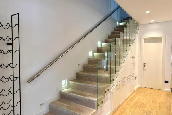 Shtepi me qera Vila Luksoze ne Tirane, 3+1, Mobilimi E mobiluar, Pagesa 2,500  Euro.