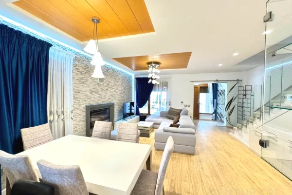 Shtepi me qera Vila Luksoze ne Tirane, 3+1, Mobilimi E mobiluar, Pagesa 2,500  Euro.