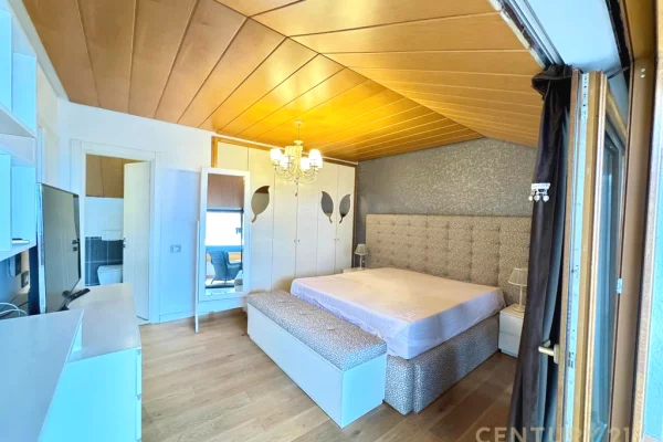 Shtepi me qera Vila Luksoze ne Tirane, 3+1, Mobilimi E mobiluar, Pagesa 2,500  Euro.