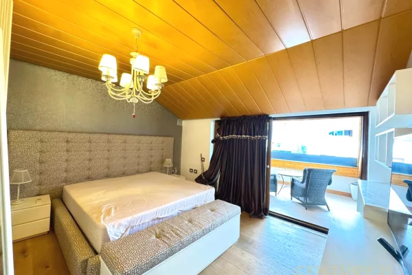 Shtepi me qera Vila Luksoze ne Tirane, 3+1, Mobilimi E mobiluar, Pagesa 2,500  Euro.