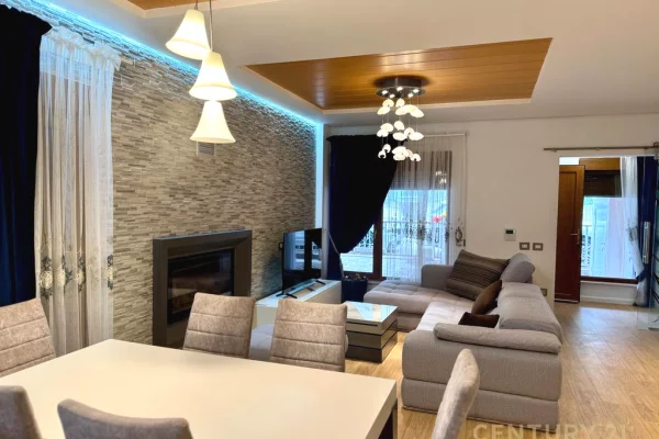 Shtepi me qera Vila Luksoze ne Tirane, 3+1, Mobilimi E mobiluar, Pagesa 2,500  Euro.