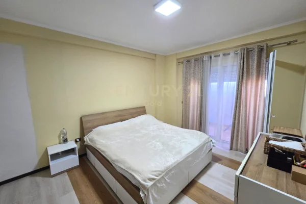Shtepi ne shitje Apartament ne Tirane, 2+1, Mobilimi E mobiluar, Pagesa 200,000  Euro.