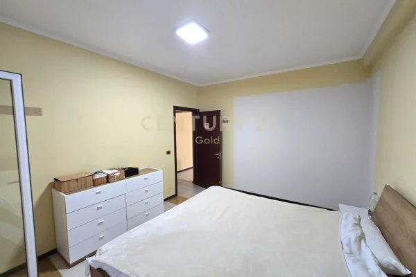 Shtepi ne shitje Apartament ne Tirane, 2+1, Mobilimi E mobiluar, Pagesa 200,000  Euro.