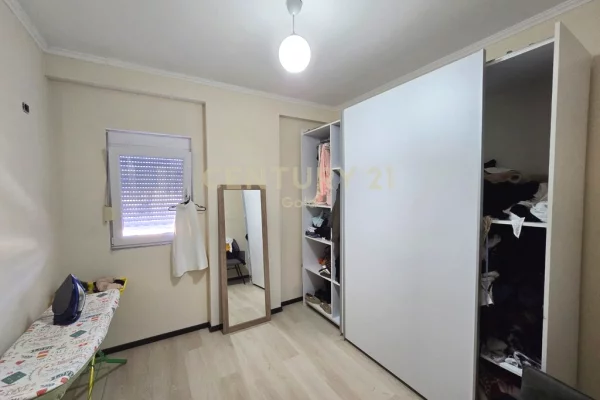 Shtepi ne shitje Apartament ne Tirane, 2+1, Mobilimi E mobiluar, Pagesa 200,000  Euro.