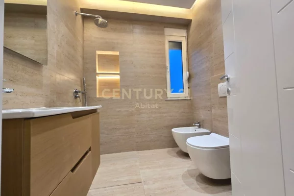 Shtepi ne shitje Apartament ne Tirane, 2+1, Mobilimi E mobiluar, Pagesa 320,000  Euro.