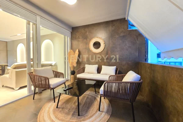 Shtepi ne shitje Apartament ne Tirane, 2+1, Mobilimi E mobiluar, Pagesa 320,000  Euro.