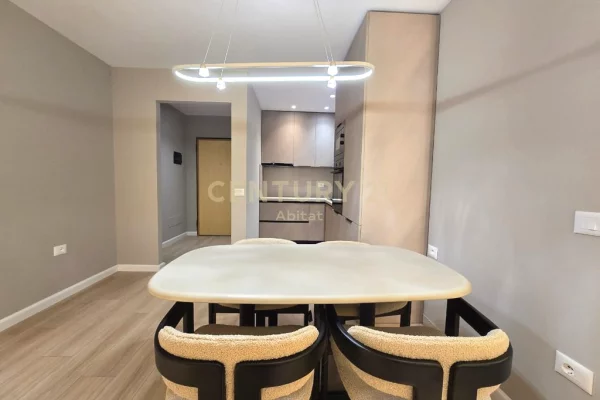 Shtepi ne shitje Apartament ne Tirane, 2+1, Mobilimi E mobiluar, Pagesa 320,000  Euro.