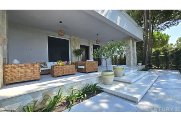 House for Sale 7+1 in Durres - 2,600,000 Euro