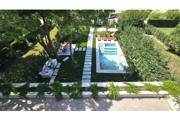 House for Sale 7+1 in Durres - 2,600,000 Euro