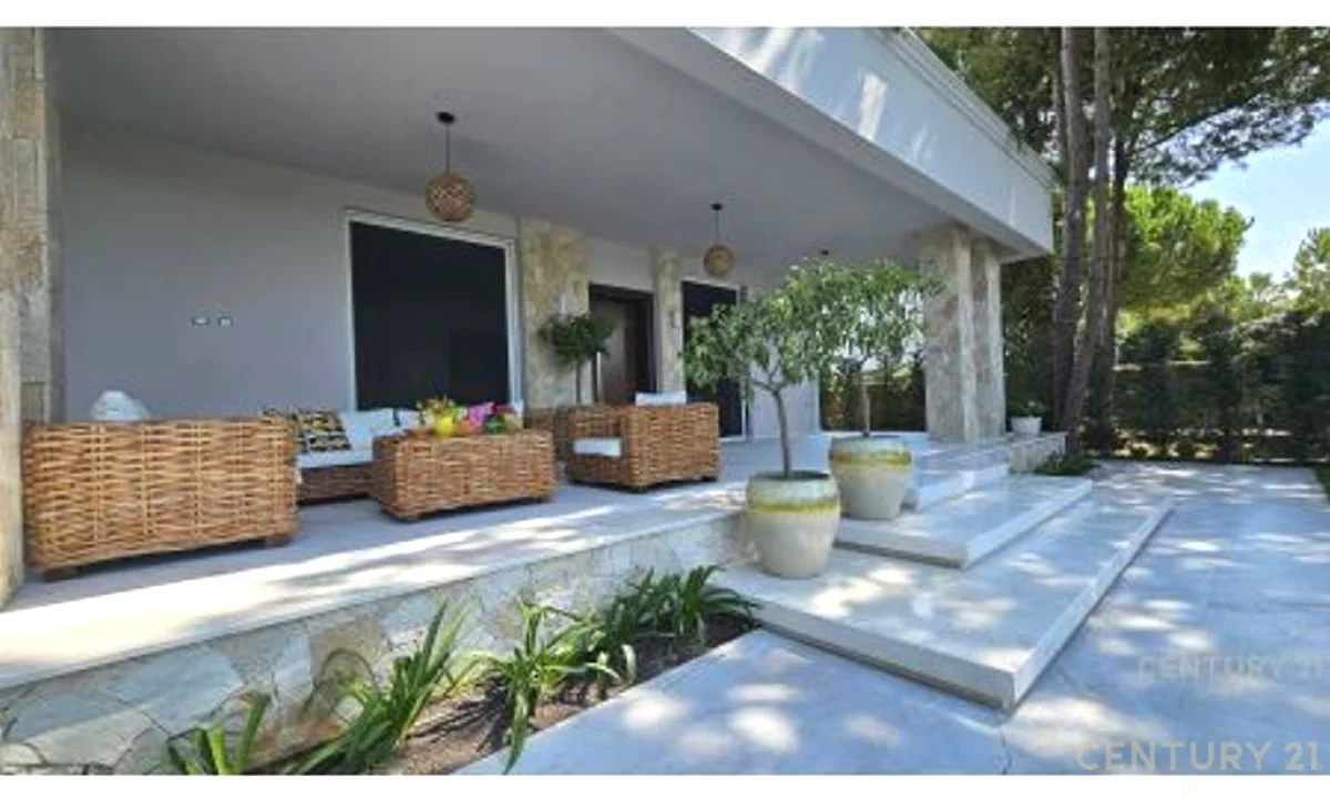 Luxury villas for sale in Durres 7+1, Furnished