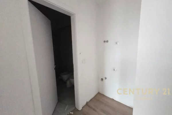 Zyre 3+2+ veranda Me Qira ne Zogu i Zi, (224 m2)