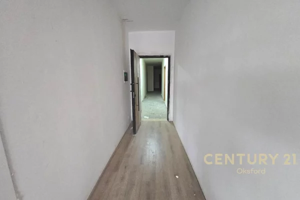 Zyre 3+2+ veranda Me Qira ne Zogu i Zi, (224 m2)