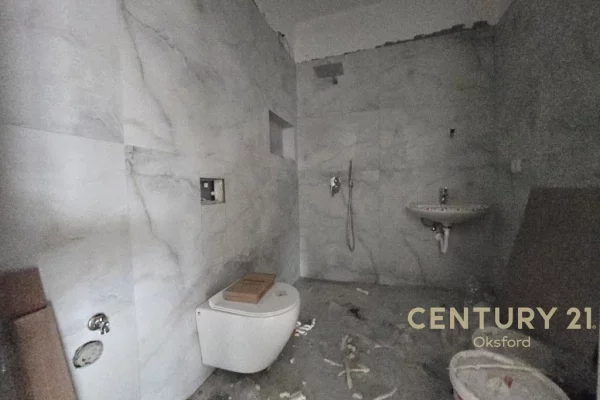 Zyre 3+2+ veranda Me Qira ne Zogu i Zi, (224 m2)