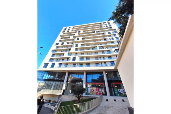 🏢 AMBIENT KOMERCIAL ME QIRA NË GOLDEN TOWER – MINE PEZA ✨