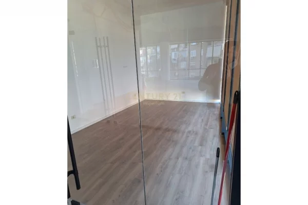 🏢 AMBIENT KOMERCIAL ME QIRA NE GOLDEN TOWER – MINE PEZA ✨