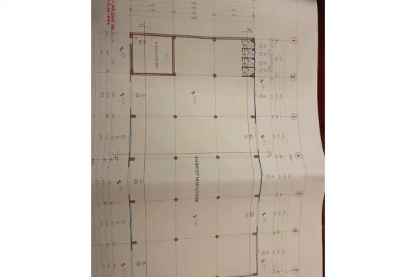 Jepet me qira objekt biznesi buze rruge kryesore, prane Top Channel (2240 M2)