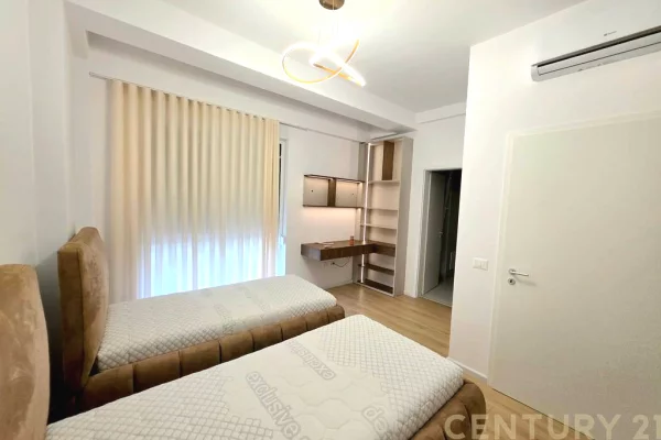 Shtepi me qera Vila Luksoze ne Tirane, 3+1, Mobilimi E mobiluar, Pagesa 1,500  Euro.