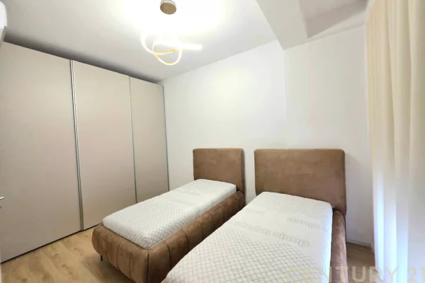 Shtepi me qera Vila Luksoze ne Tirane, 3+1, Mobilimi E mobiluar, Pagesa 1,500  Euro.