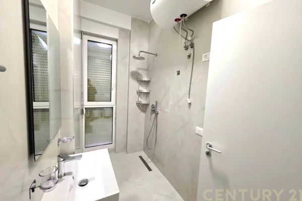 Shtepi me qera Vila Luksoze ne Tirane, 3+1, Mobilimi E mobiluar, Pagesa 1,500  Euro.